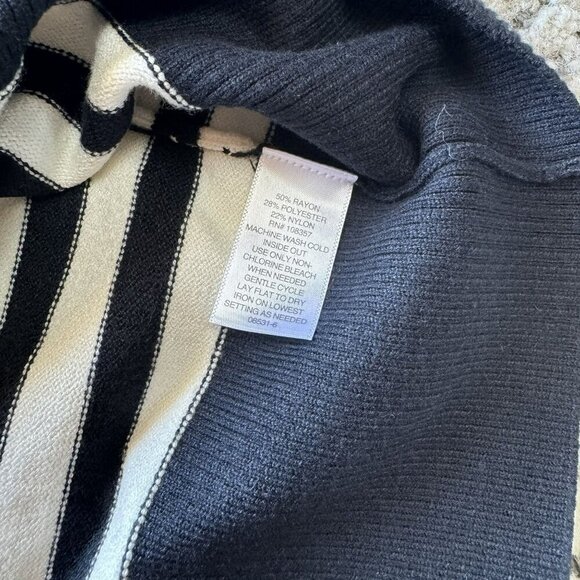 Liz Claiborne Ladies' Black & White Striped Turtleneck Sweater Size XL NWT - Picture 3 of 3